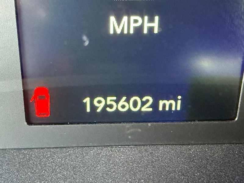 Chrysler Pacifica Vehicle Full-screen Gallery Image 30
