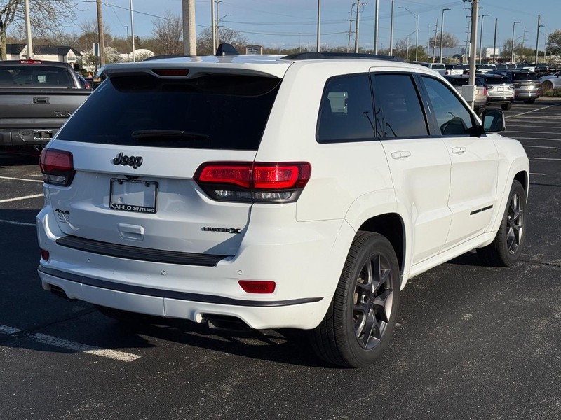 Jeep Grand Cherokee Vehicle Full-screen Gallery Image 3