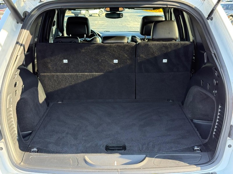 Jeep Grand Cherokee Vehicle Full-screen Gallery Image 7