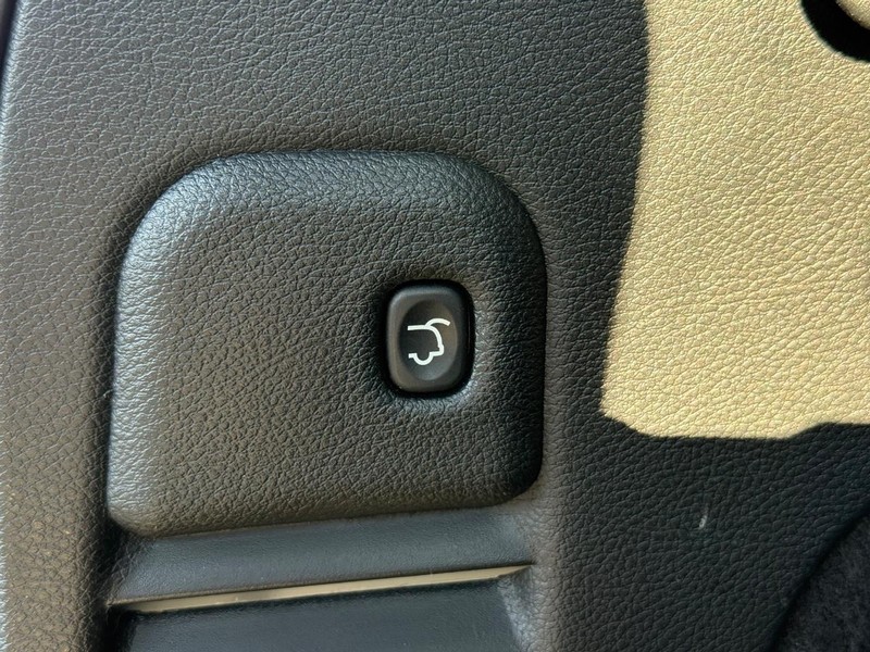 Jeep Grand Cherokee Vehicle Full-screen Gallery Image 8