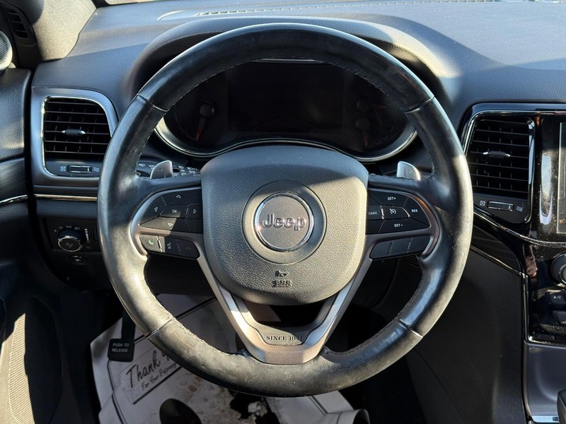 Jeep Grand Cherokee Vehicle Full-screen Gallery Image 15