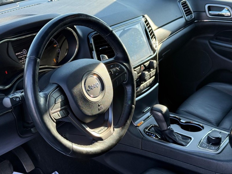 Jeep Grand Cherokee Vehicle Full-screen Gallery Image 20