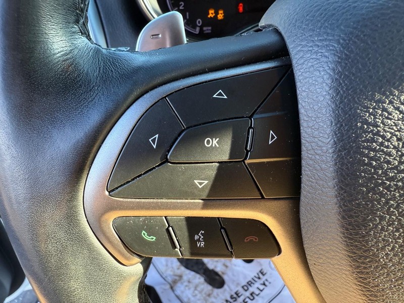 Jeep Grand Cherokee Vehicle Full-screen Gallery Image 21