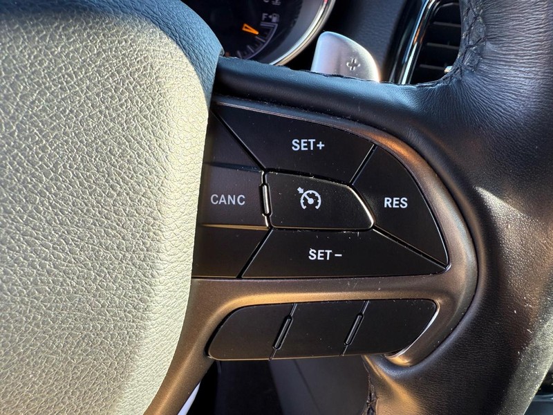Jeep Grand Cherokee Vehicle Full-screen Gallery Image 22