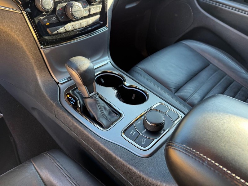Jeep Grand Cherokee Vehicle Full-screen Gallery Image 28
