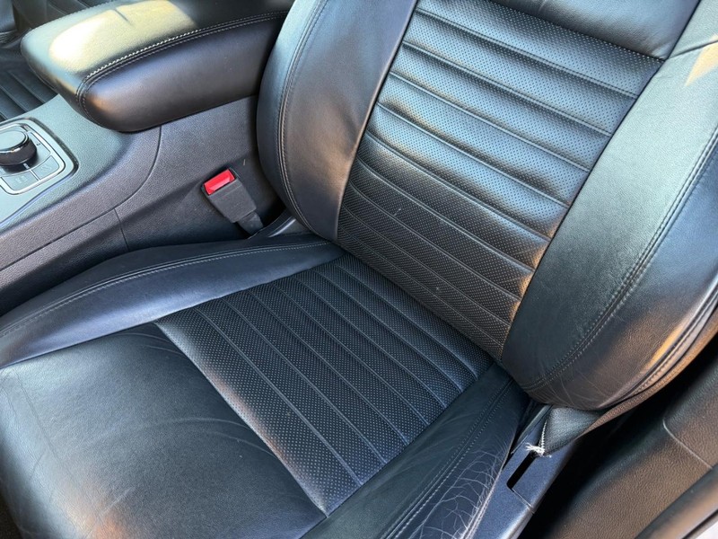 Jeep Grand Cherokee Vehicle Full-screen Gallery Image 33