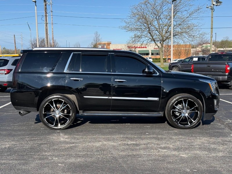Cadillac Escalade Vehicle Full-screen Gallery Image 02