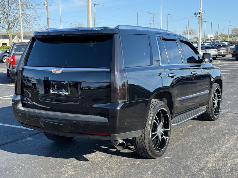 Cadillac Escalade Vehicle Full-screen Gallery Image 03