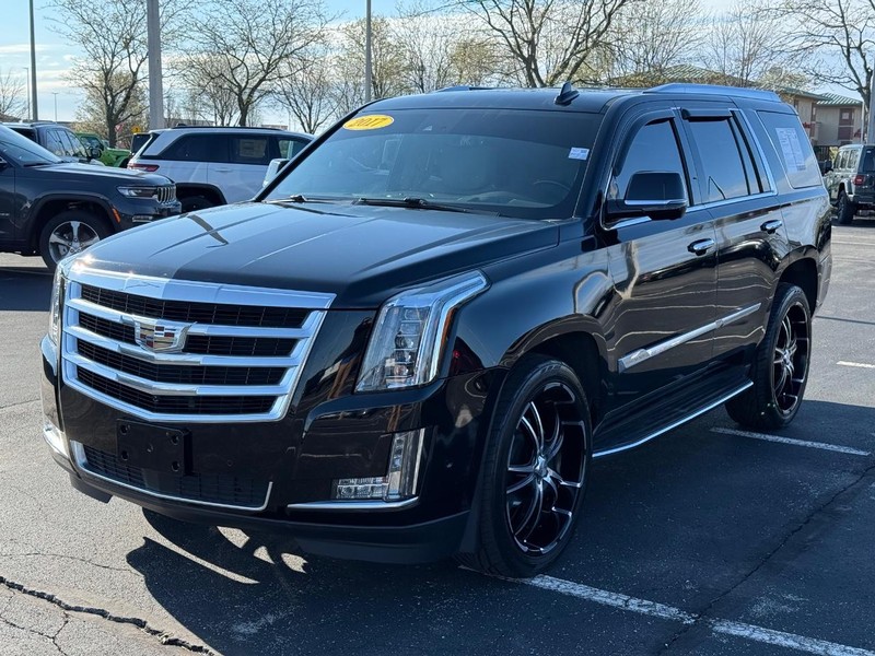 Cadillac Escalade Vehicle Full-screen Gallery Image 09