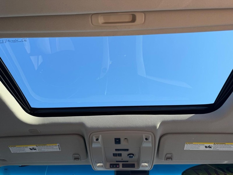 Cadillac Escalade Vehicle Full-screen Gallery Image 14