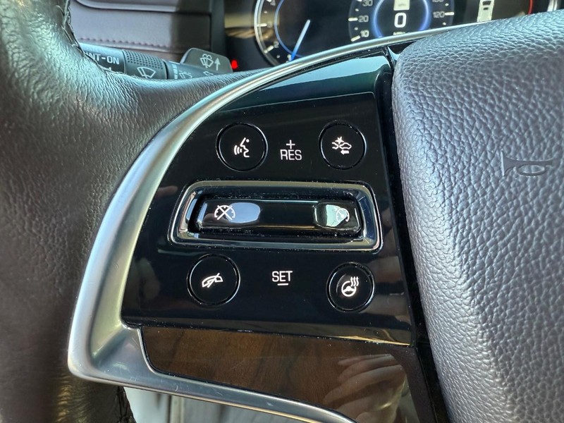Cadillac Escalade Vehicle Full-screen Gallery Image 23