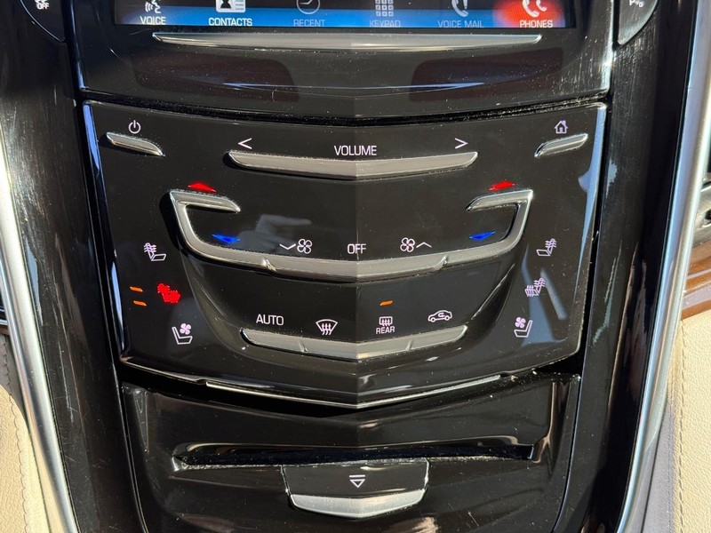 Cadillac Escalade Vehicle Full-screen Gallery Image 29