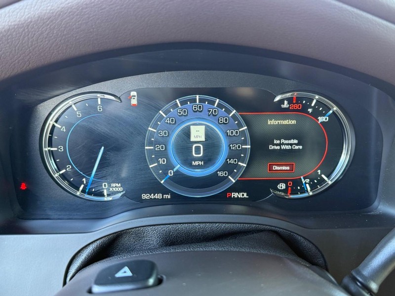 Cadillac Escalade Vehicle Full-screen Gallery Image 33