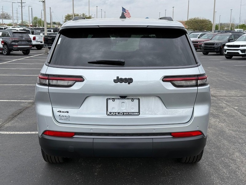 Jeep Grand Cherokee L Vehicle Full-screen Gallery Image 4