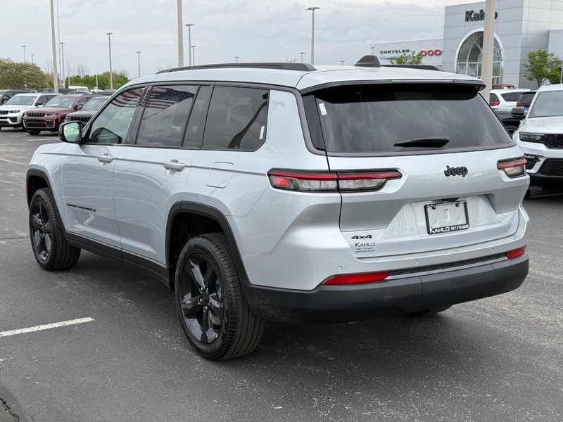 Jeep Grand Cherokee L Vehicle Full-screen Gallery Image 5