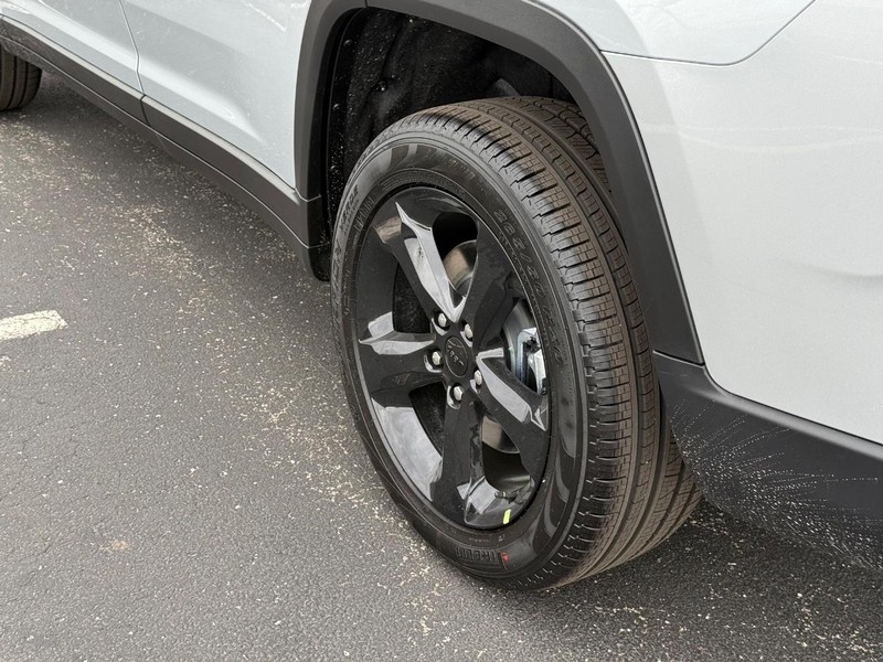 Jeep Grand Cherokee L Vehicle Full-screen Gallery Image 6