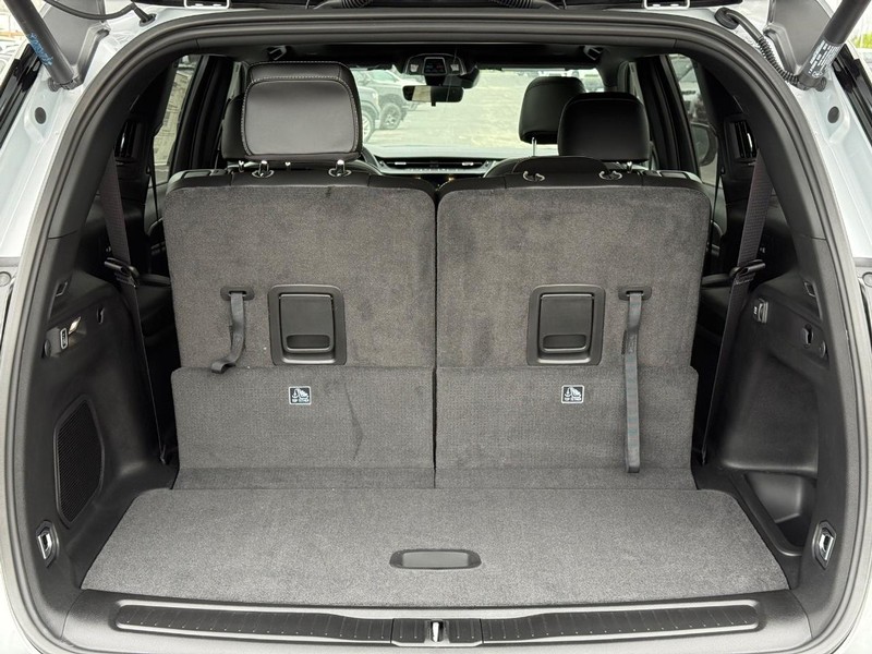 Jeep Grand Cherokee L Vehicle Full-screen Gallery Image 7