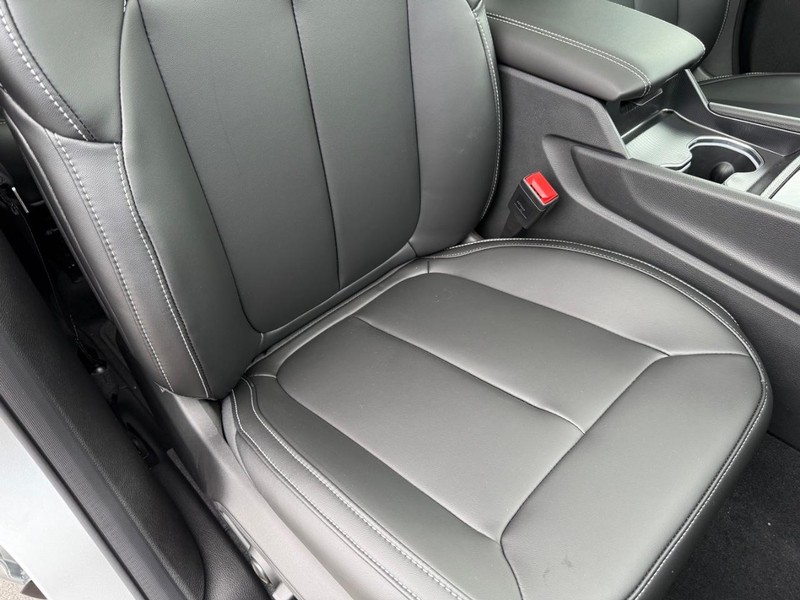 Jeep Grand Cherokee L Vehicle Full-screen Gallery Image 18