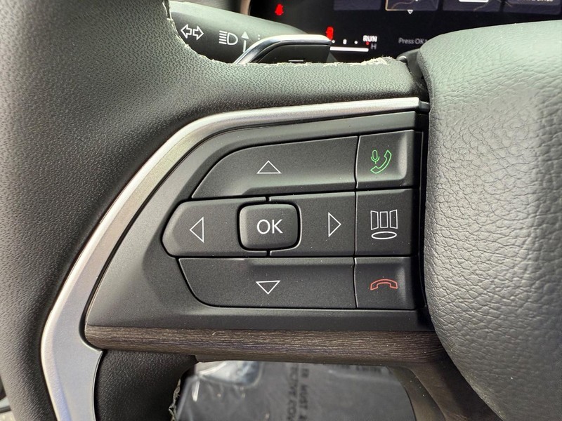 Jeep Grand Cherokee L Vehicle Full-screen Gallery Image 22