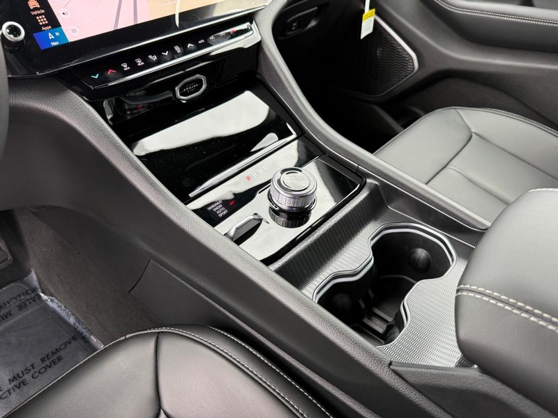 Jeep Grand Cherokee L Vehicle Full-screen Gallery Image 27
