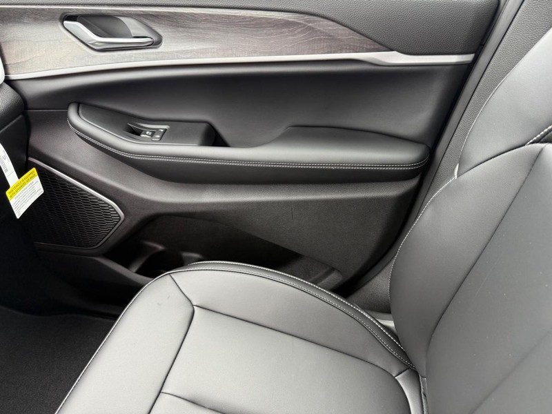Jeep Grand Cherokee L Vehicle Full-screen Gallery Image 28