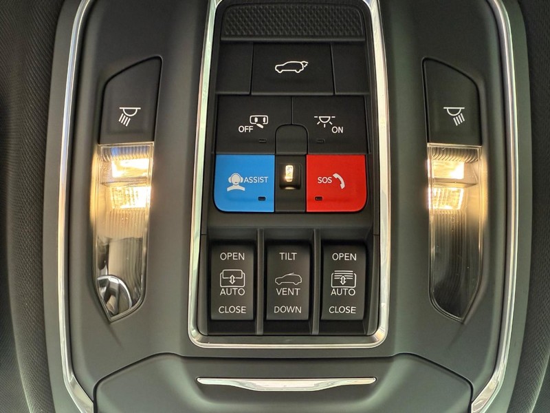 Jeep Grand Cherokee L Vehicle Full-screen Gallery Image 29