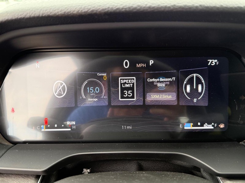 Jeep Grand Cherokee L Vehicle Full-screen Gallery Image 30