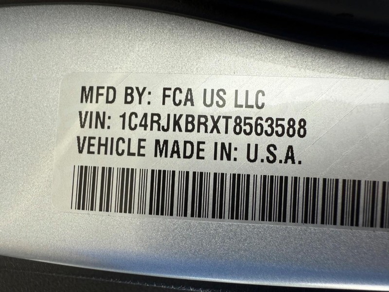 Jeep Grand Cherokee L Vehicle Full-screen Gallery Image 33