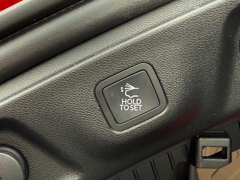 Dodge Charger Vehicle Full-screen Gallery Image 8