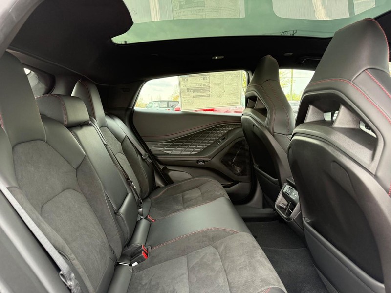 Dodge Charger Vehicle Full-screen Gallery Image 11