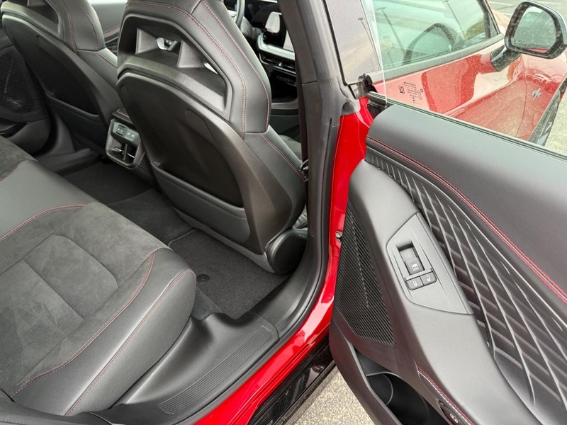 Dodge Charger Vehicle Full-screen Gallery Image 12