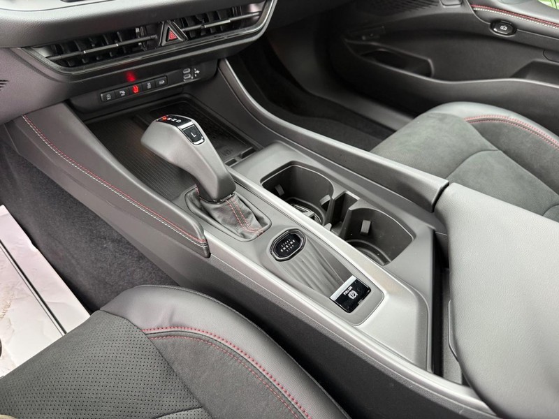 Dodge Charger Vehicle Full-screen Gallery Image 26