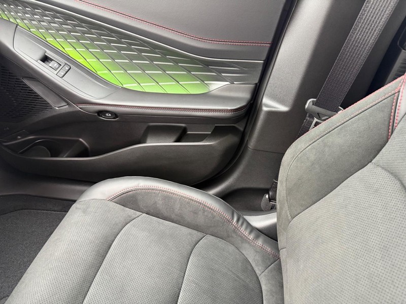 Dodge Charger Vehicle Full-screen Gallery Image 27