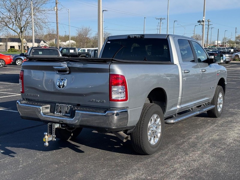 Ram 2500 Vehicle Full-screen Gallery Image 3