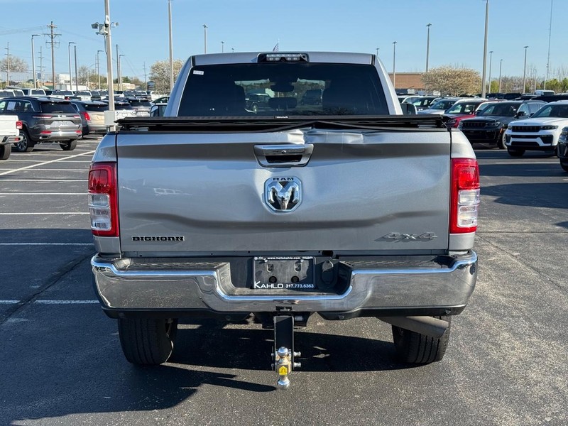 Ram 2500 Vehicle Full-screen Gallery Image 4