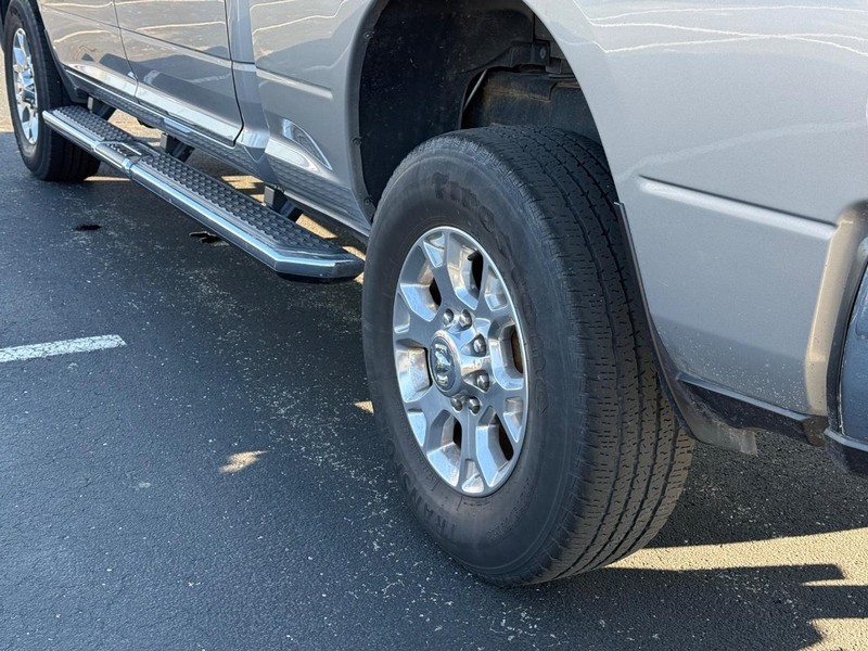 Ram 2500 Vehicle Full-screen Gallery Image 6