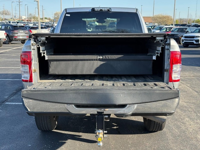 Ram 2500 Vehicle Full-screen Gallery Image 7