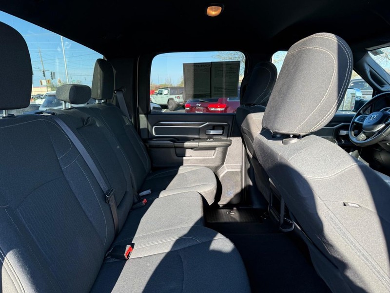 Ram 2500 Vehicle Full-screen Gallery Image 10