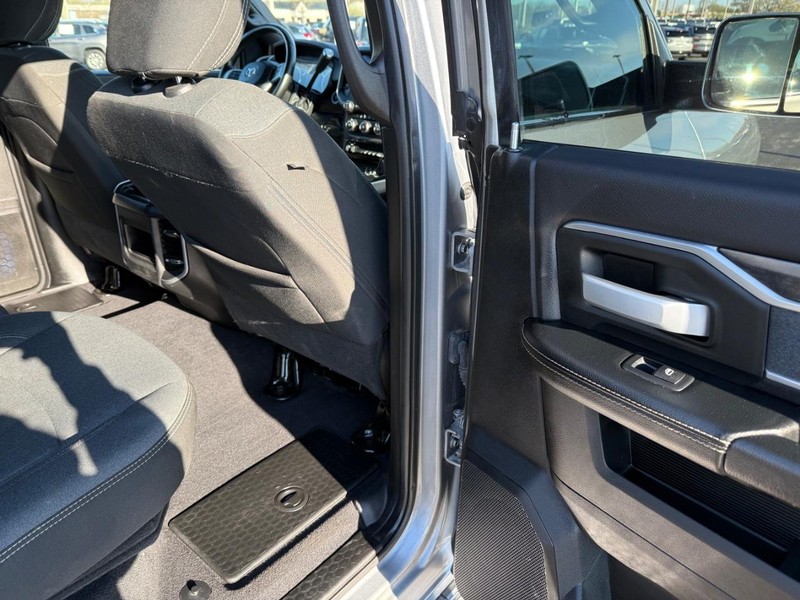 Ram 2500 Vehicle Full-screen Gallery Image 11