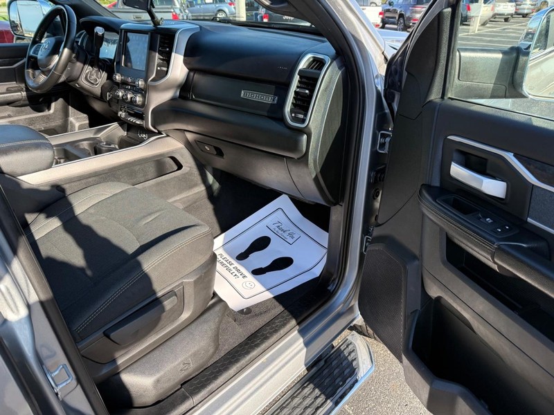 Ram 2500 Vehicle Full-screen Gallery Image 14