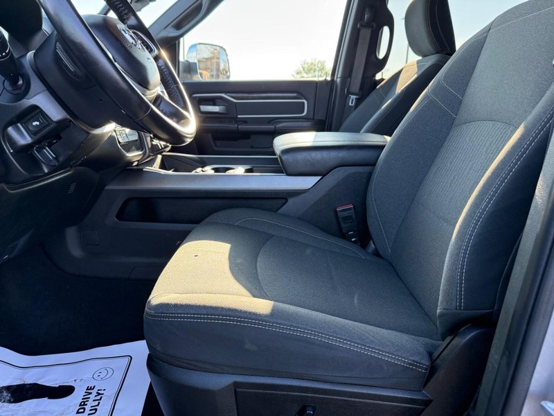 Ram 2500 Vehicle Full-screen Gallery Image 17