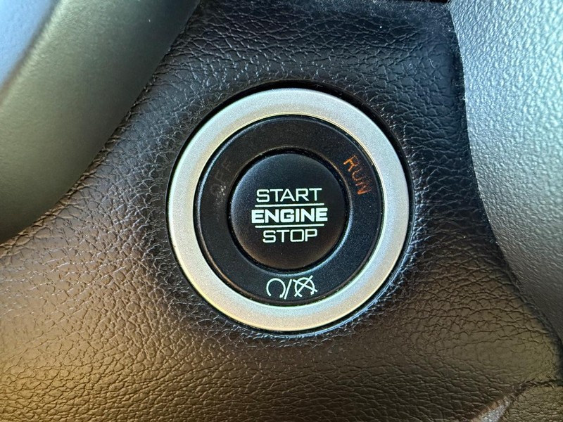 Ram 2500 Vehicle Full-screen Gallery Image 21