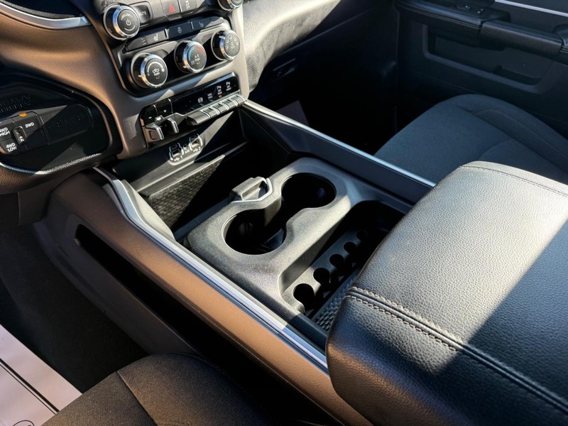 Ram 2500 Vehicle Full-screen Gallery Image 26