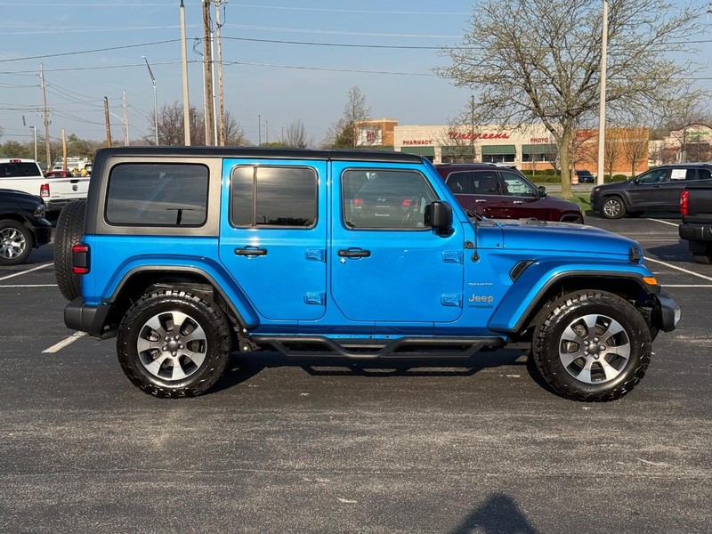 Jeep Wrangler Vehicle Full-screen Gallery Image 2