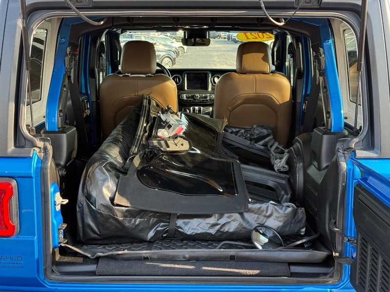 Jeep Wrangler Vehicle Full-screen Gallery Image 7