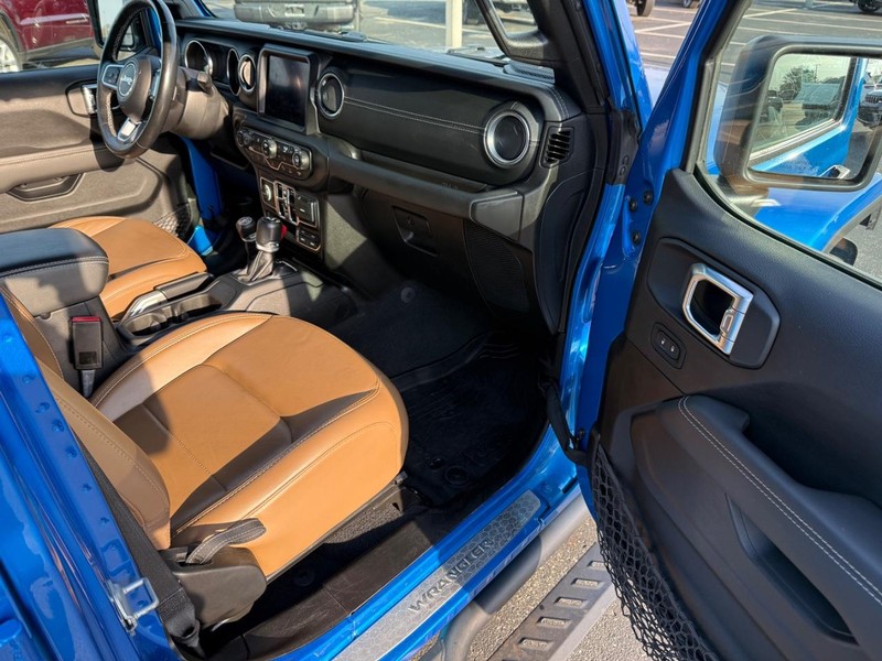 Jeep Wrangler Vehicle Full-screen Gallery Image 11