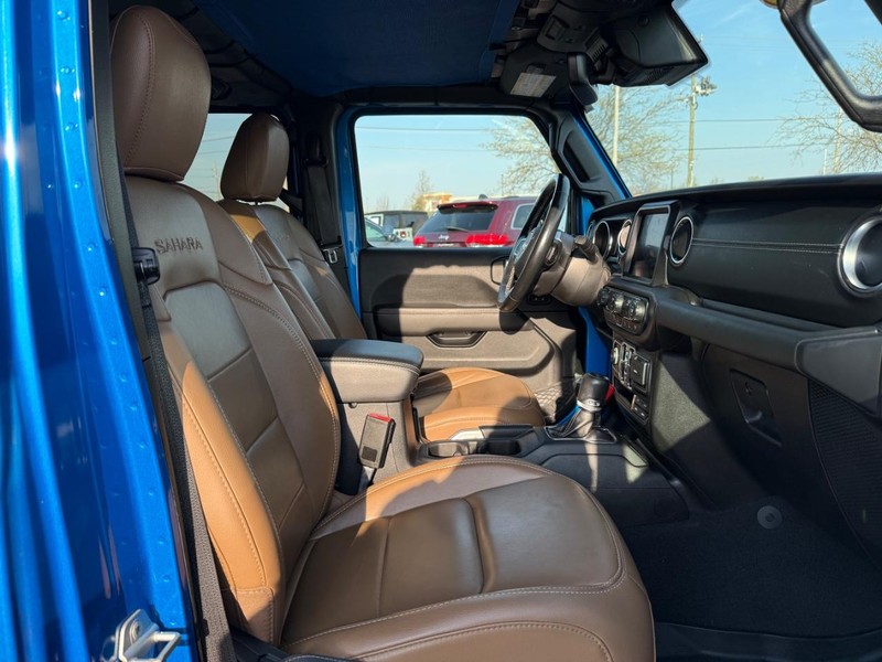 Jeep Wrangler Vehicle Full-screen Gallery Image 12