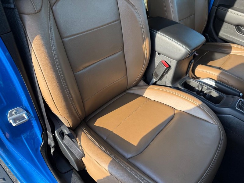 Jeep Wrangler Vehicle Full-screen Gallery Image 13