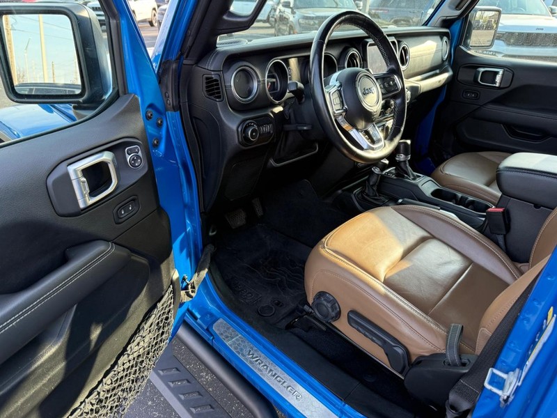 Jeep Wrangler Vehicle Full-screen Gallery Image 14