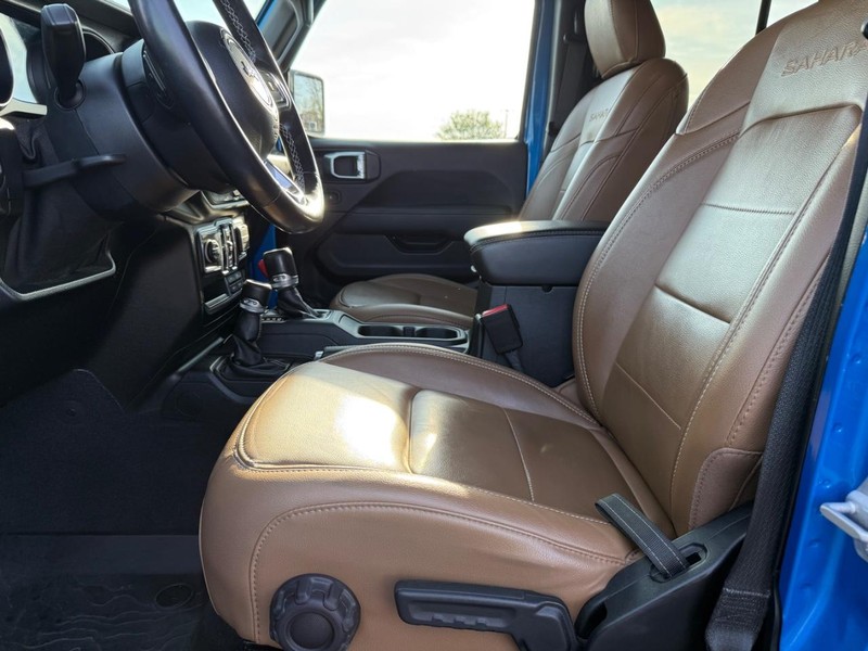 Jeep Wrangler Vehicle Full-screen Gallery Image 15